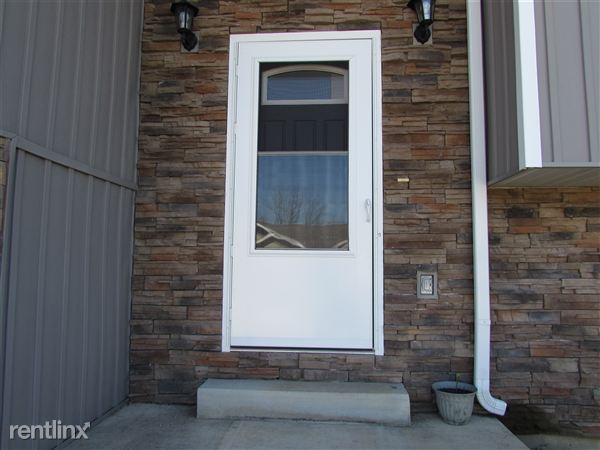 Building Photo - 18562 Laser Dr