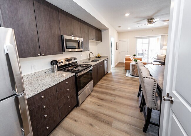 Building Photo - Westside 1 bed, 1 bath Luxury Apartment near Garden of the Gods