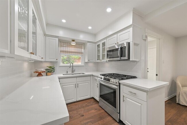 Building Photo - 2511 Blue Willow Dr