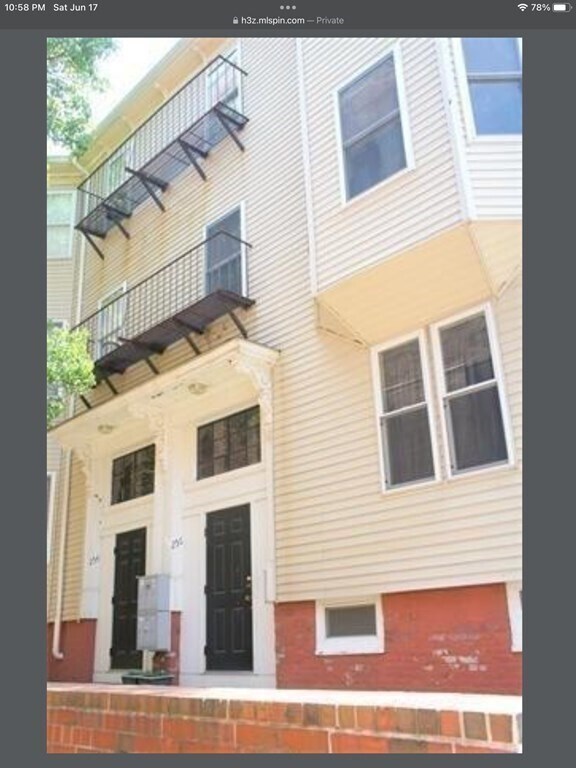Building Photo - 256 Medford St