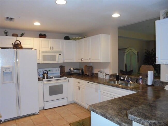 Building Photo - FOUNTAIN COURT CONDOMINIUM AVAILABLE FOR 2...