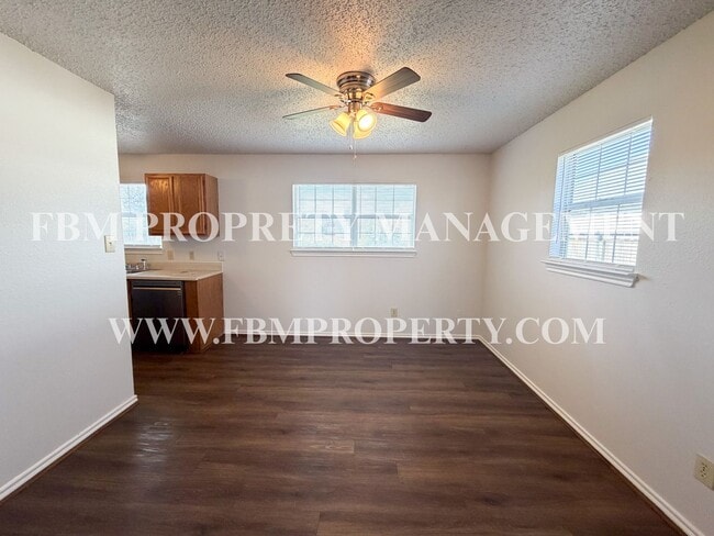 Building Photo - 493 Bryant Ave