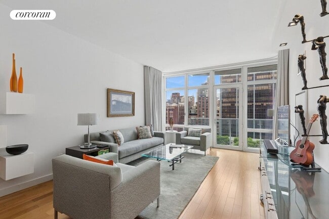 Building Photo - 555 W 59th St