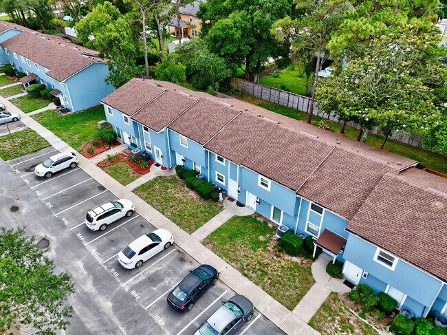 Building Photo - "Charming 2-Bedroom Townhouse Retreat with...
