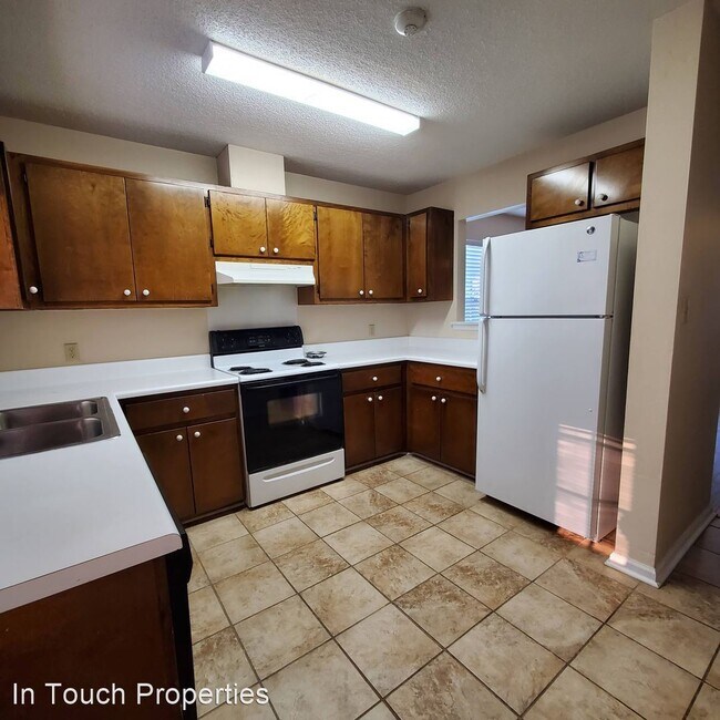Building Photo - 2 br, 2.5 bath House - 341 Brookfield Road