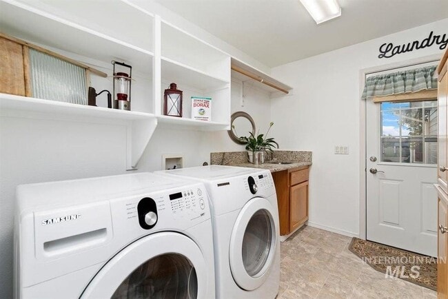 Building Photo - 9380 Ruth Marie Dr