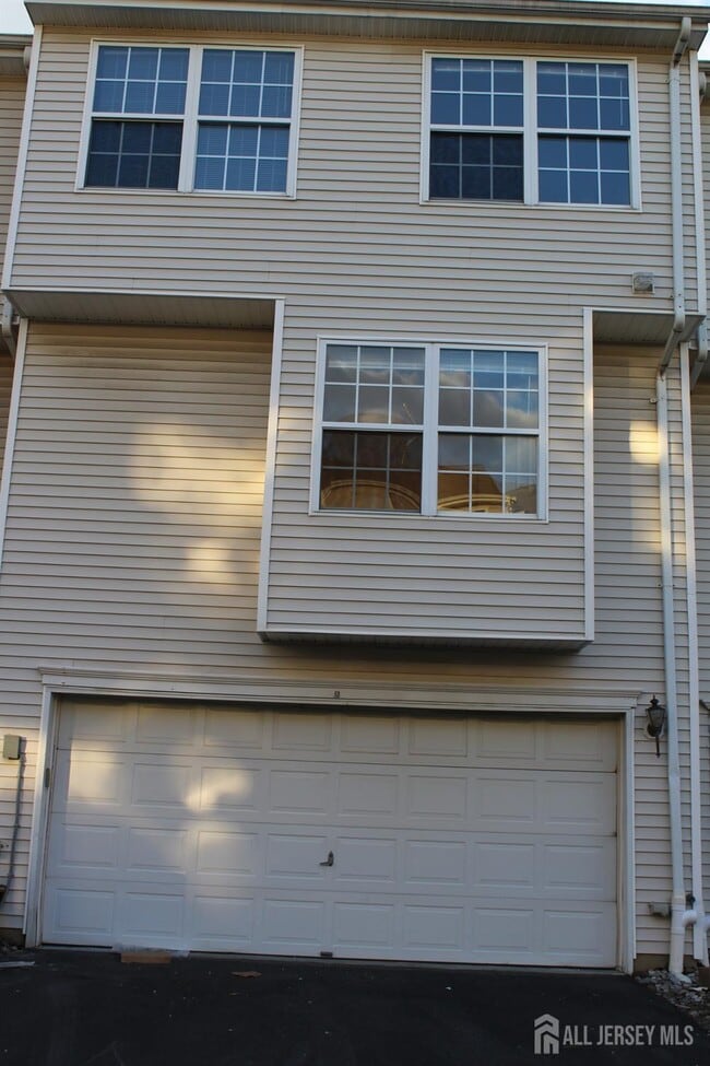 Building Photo - 53 Giera Ct