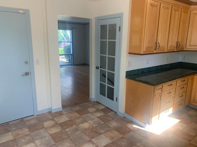 Building Photo - Colonial Style Home on Park-Like Grounds