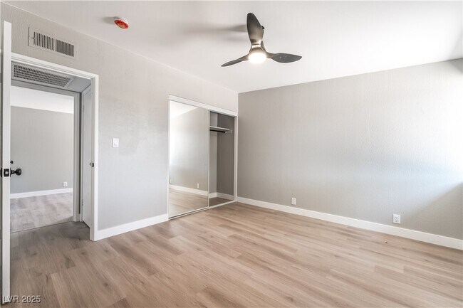 Building Photo - 2749 Del Mar Pl