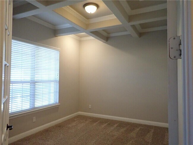 Building Photo - 409 Silver Trail