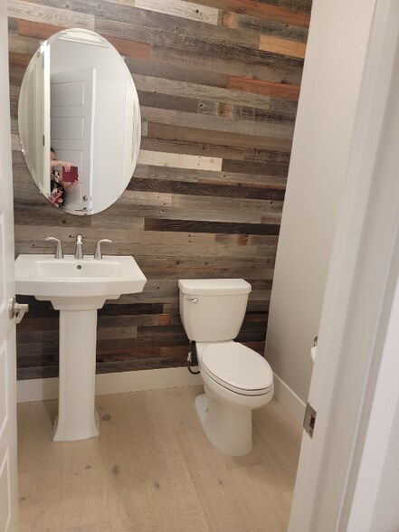 Building Photo - 218 Seacrest Ct