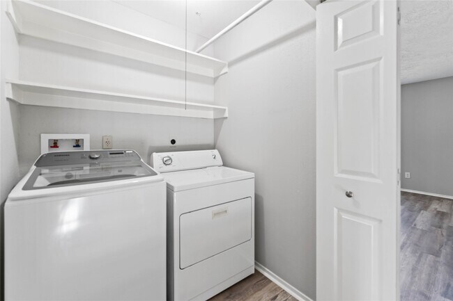 Building Photo - 703 Brookford Dr