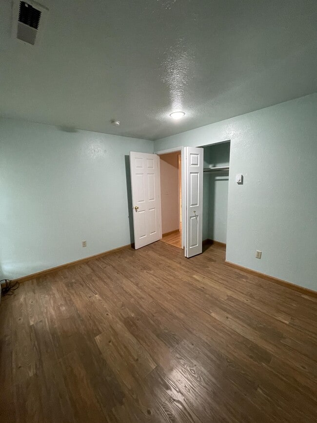Building Photo - 385 Pheasant Pl