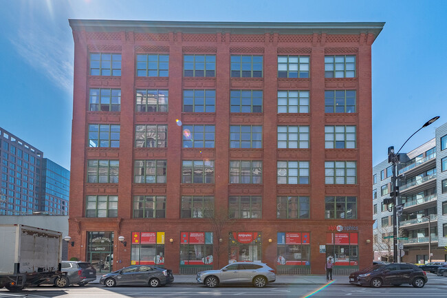 Primary Photo - 1017 W Washington Blvd