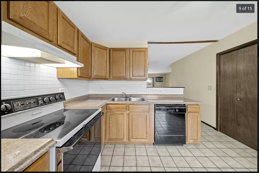 Building Photo - 180 S Waters Edge Dr