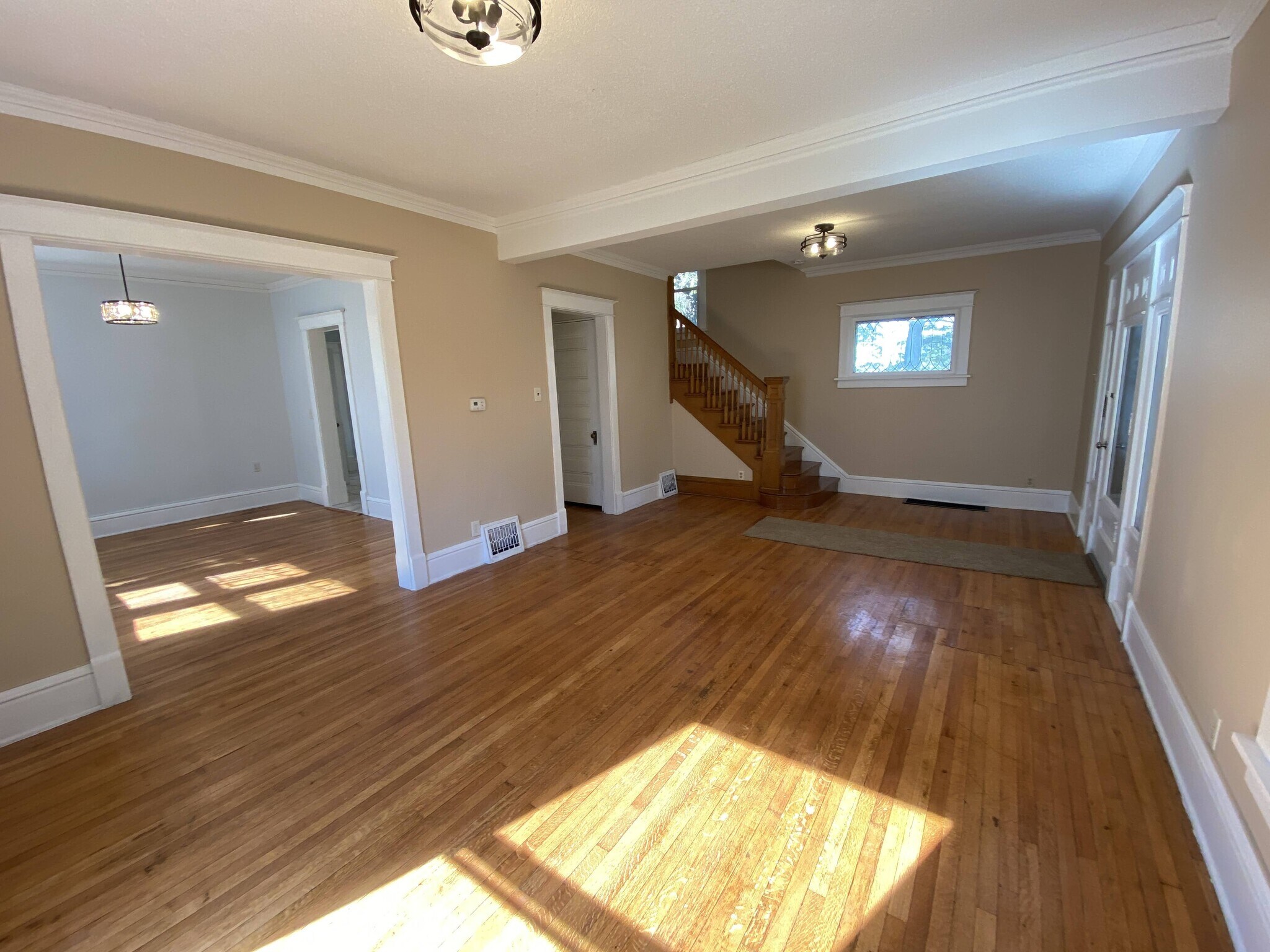 Building Photo - 1622 E 8th St