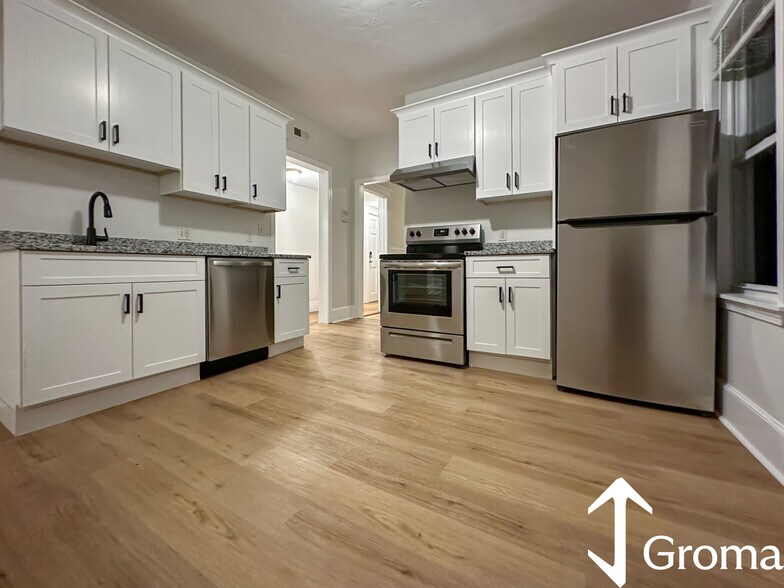 Primary Photo - 55 Hollander St