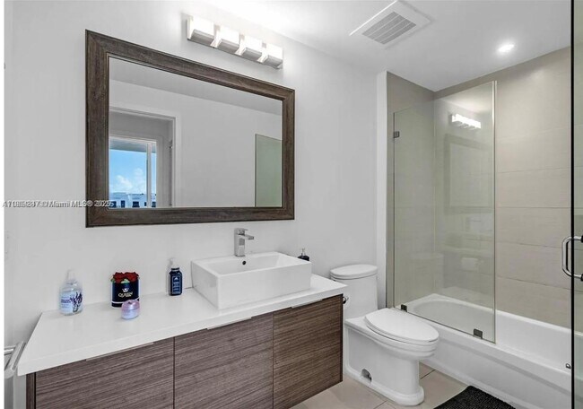 Building Photo - 1010 SW 2nd Ave