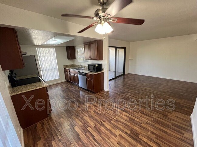 Building Photo - 5285 E Waverly Dr