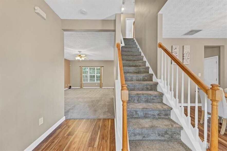 Building Photo - 5745 Old Carriage Dr
