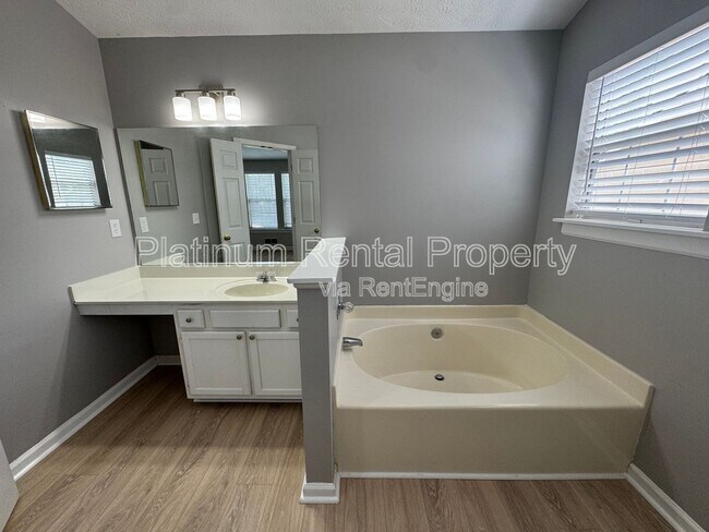 Building Photo - 1451 Glynview Cir