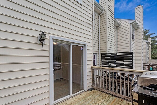 Building Photo - 1675 Ridgely Ct