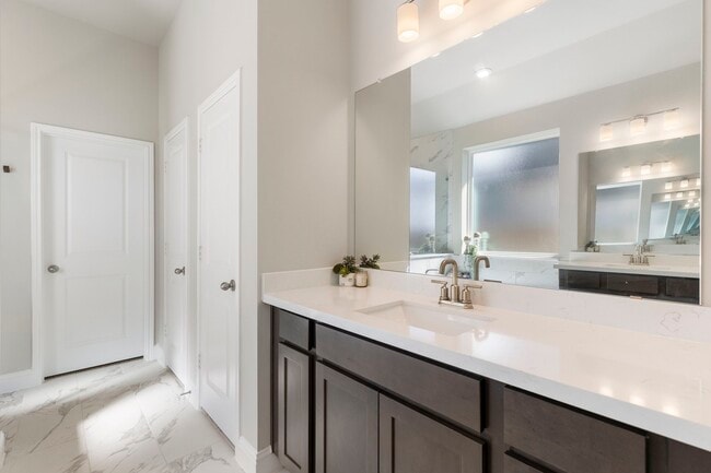 Building Photo - 16147 Sapphire Crst Dr