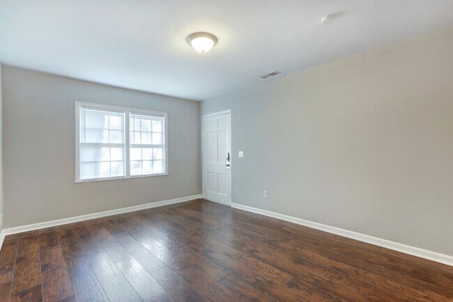 Building Photo - 1724 E 39th St