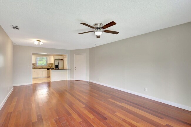 Building Photo - 10789 N Military Trl