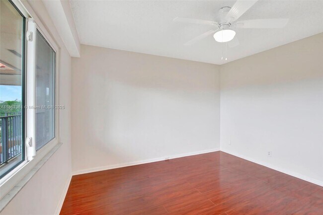 Building Photo - 1200 SW 125th Ave