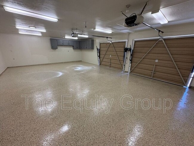Building Photo - 2322 E Vassar Dr