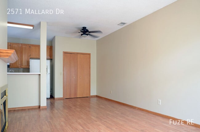Building Photo - 2571 Mallard Dr