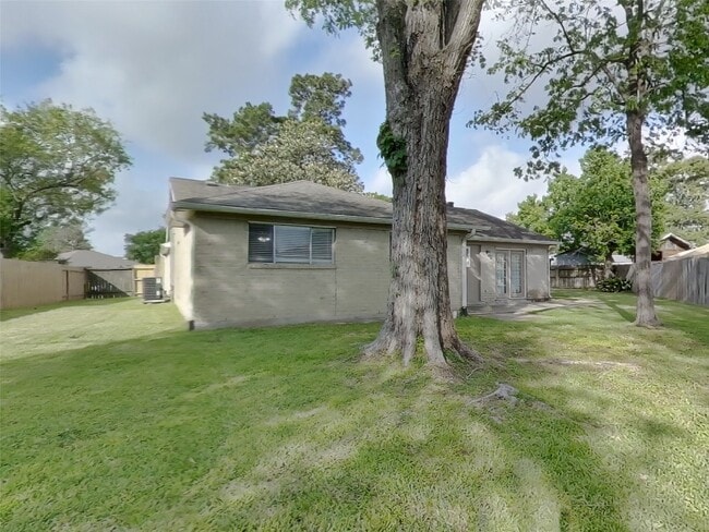 Building Photo - 12819 Enchanted Path Dr