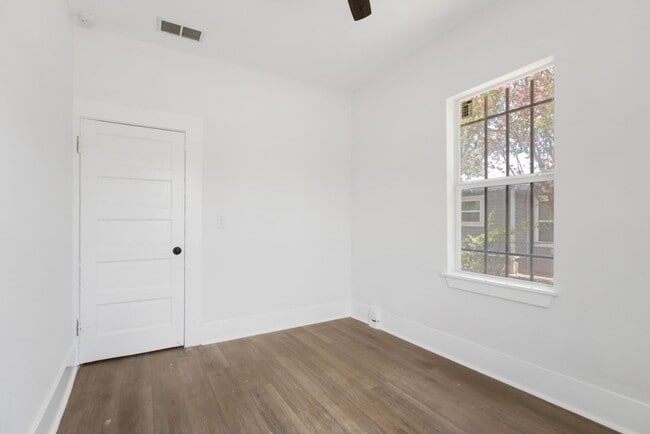 Building Photo - 843 Culebra Rd