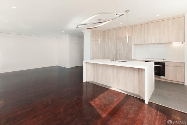 Building Photo - 1250 Jones St