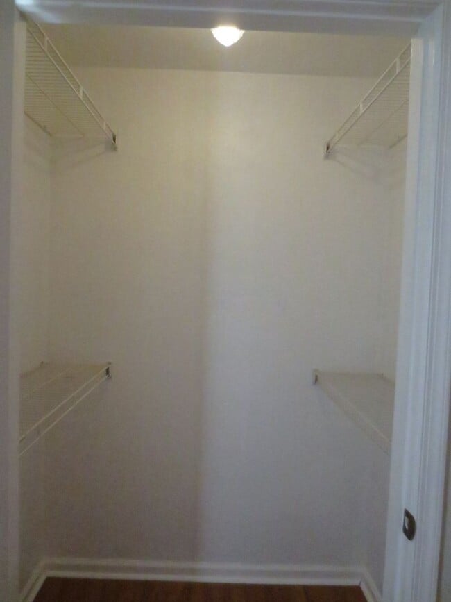 Building Photo - 2 BR, 1 BA Condo Military HWY & Indian Riv...
