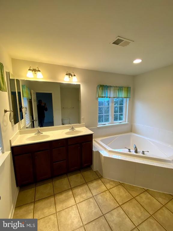 Building Photo - 120 Woodman Ct