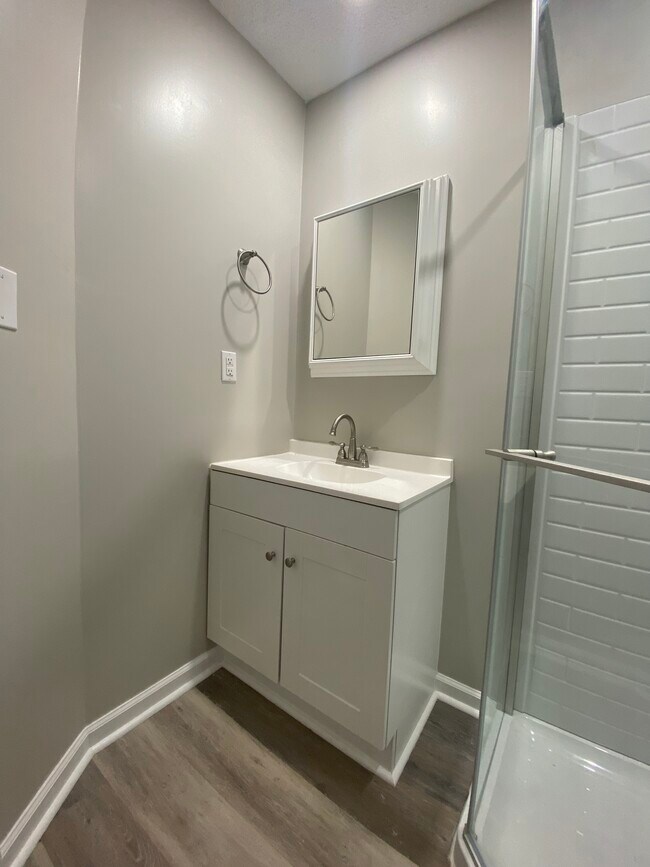 Building Photo - 1622 McCullough Ave NE