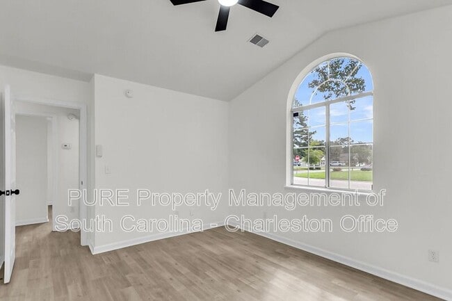 Building Photo - 9870 Levenshall Dr