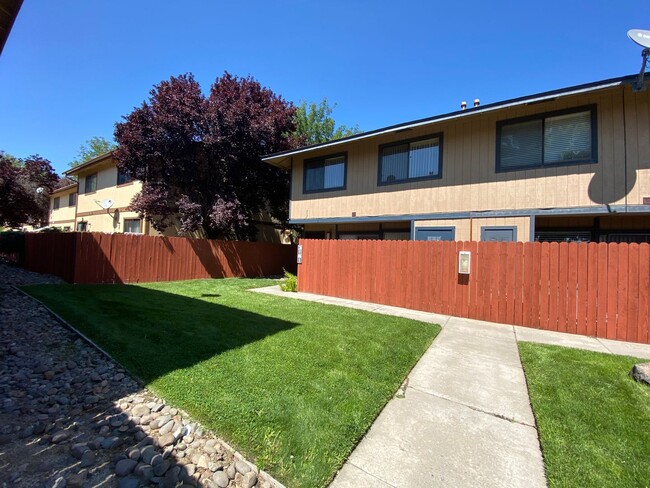 Primary Photo - Adorable Bristle Branch Condo on Sparks