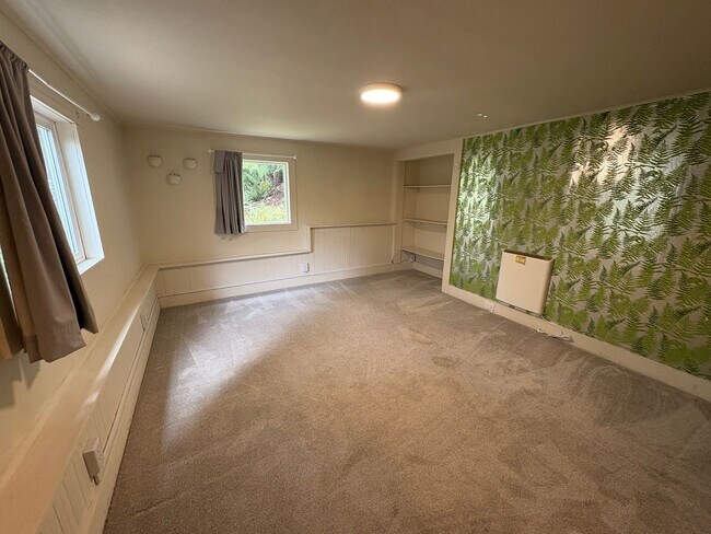 Building Photo - Charming Three Bed West Seattle Vintage Home Near Lincoln Park and Puget Sound!