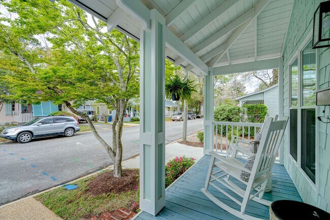 Building Photo - Midtown Rental in Forest Hills
