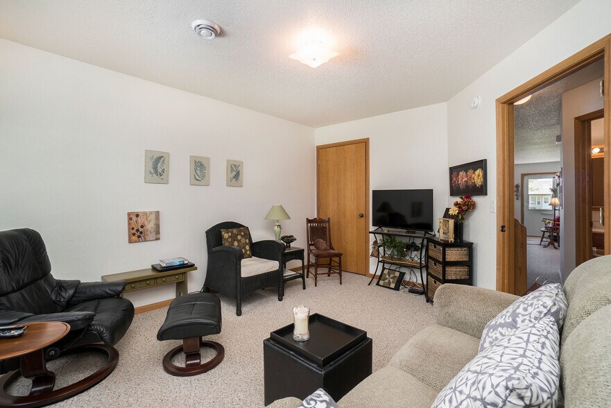 Building Photo - 2600 Poetters Cir