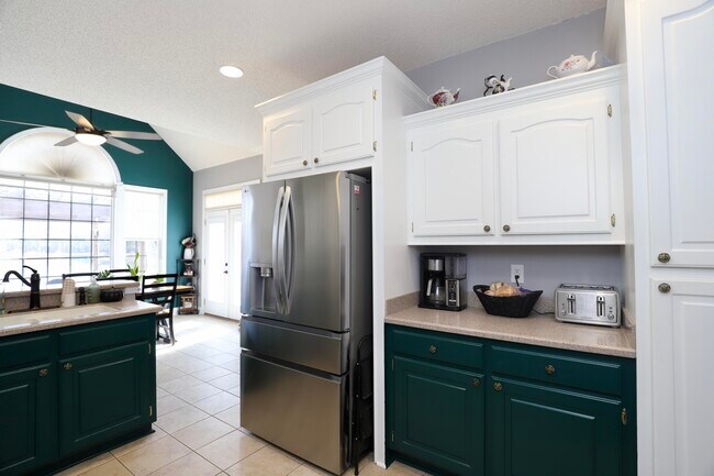 Building Photo - 1855 Beachforest Way