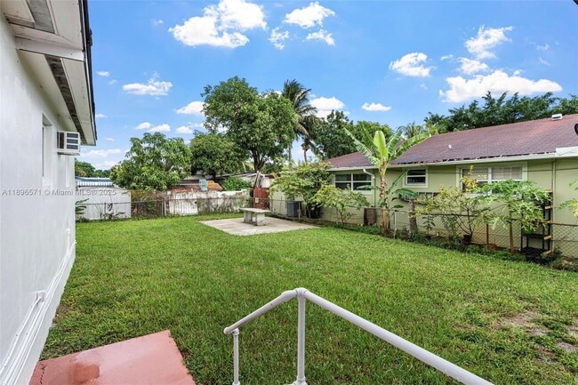 Building Photo - 1221 NW 34th Ave