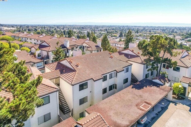 Building Photo - Gary VIlla