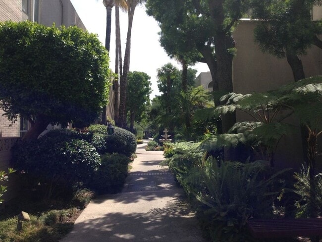 Building Photo - COMPLETELY UPDATED AND REMODELED ENCINO SP...
