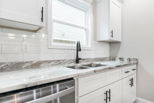 Building Photo - 316 Beau Claire Cir