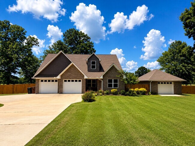 Building Photo - 40049 Back Nine Dr