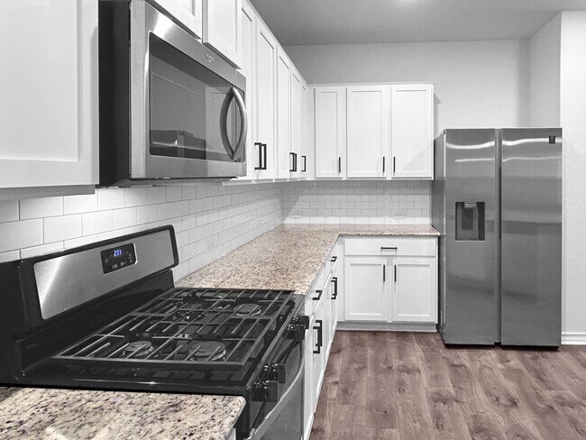 Building Photo - Spacious One Story Home Near Government Canyon